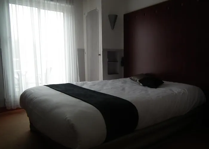 Contact Le Moulin Neuf Hotel 3*